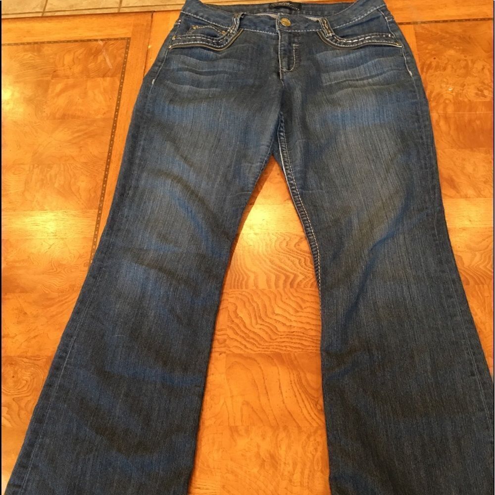 DENIM JEANS w Zipper Pocket Detail!